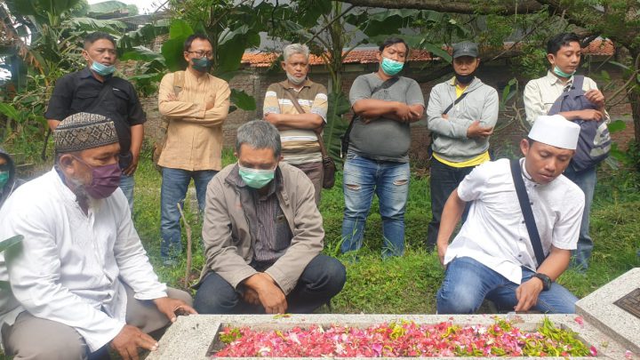 Peringati HPN 2022 KWG Ziarah Ke Makam Bung Dahril Javasatu