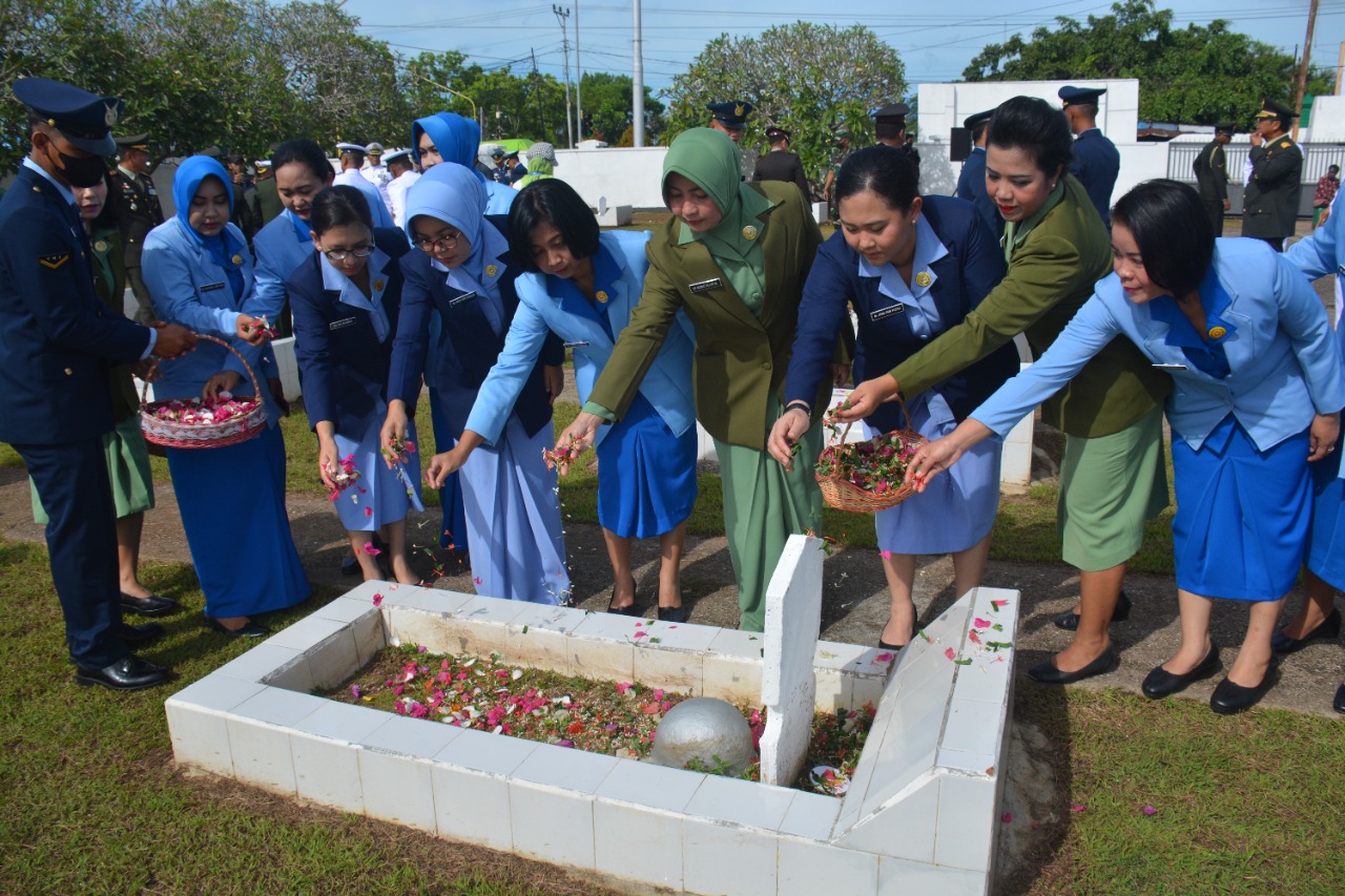 HUT Ke 77 TNI Danrem 174 ATW Pimpin Upacara Ziarah Nasional Javasatu