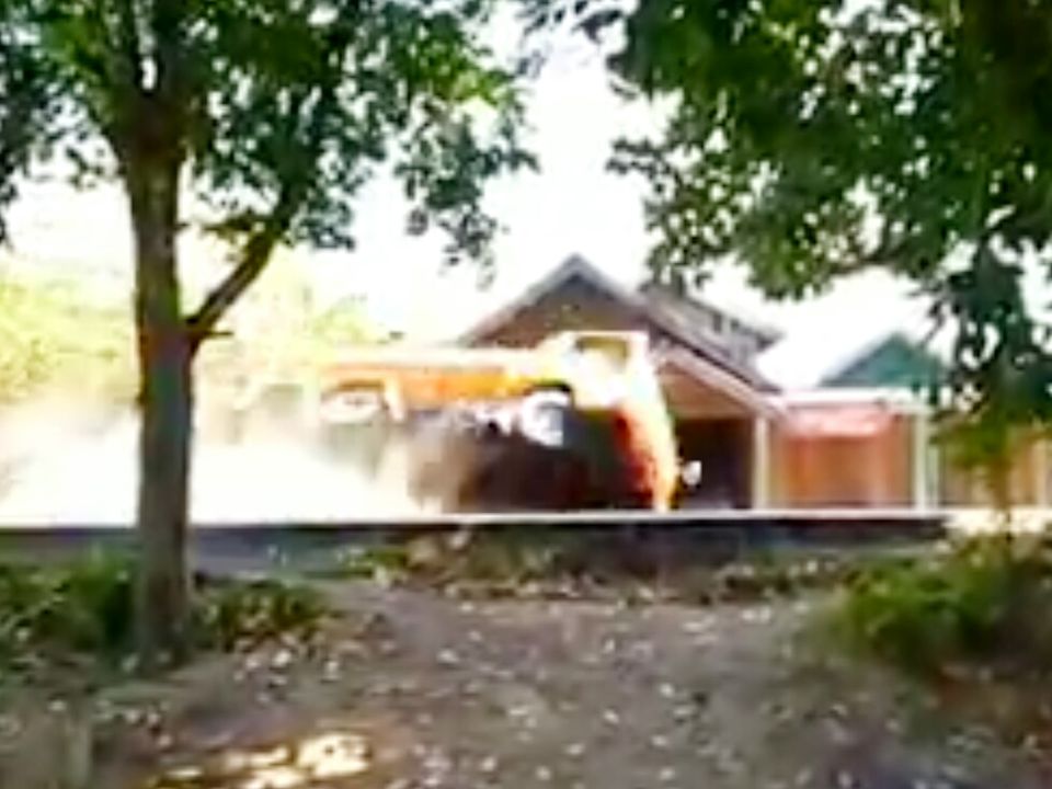 Truk tangki PMK gergelincir di Martapura Timur