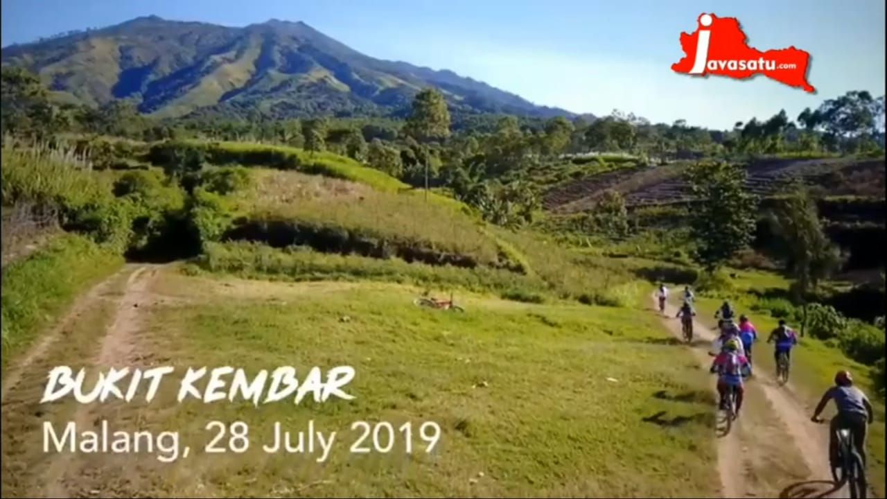 Menjelajah Bukit Kembar, TeamKostPutri Tampilkan Pesona Alam dengan Sepeda MTB
