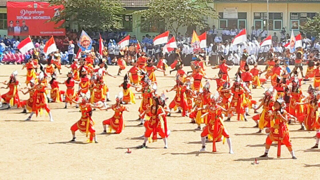 Tari Bapang Massal SMPN 1 Kasembon untuk HUT ke-74 Kemerdekaan RI