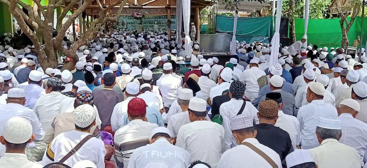 Ribuan Jamaah Khusyu’ Ikuti Haul Pengasuh Ponpes Darut Ta’lim Kota Malang