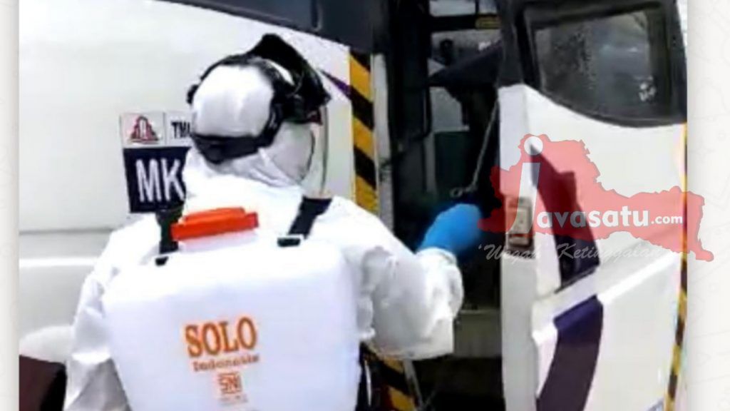 Antisipasi COVID-19, Bus Bagong Lakukan Penyemprotan Disinfektan