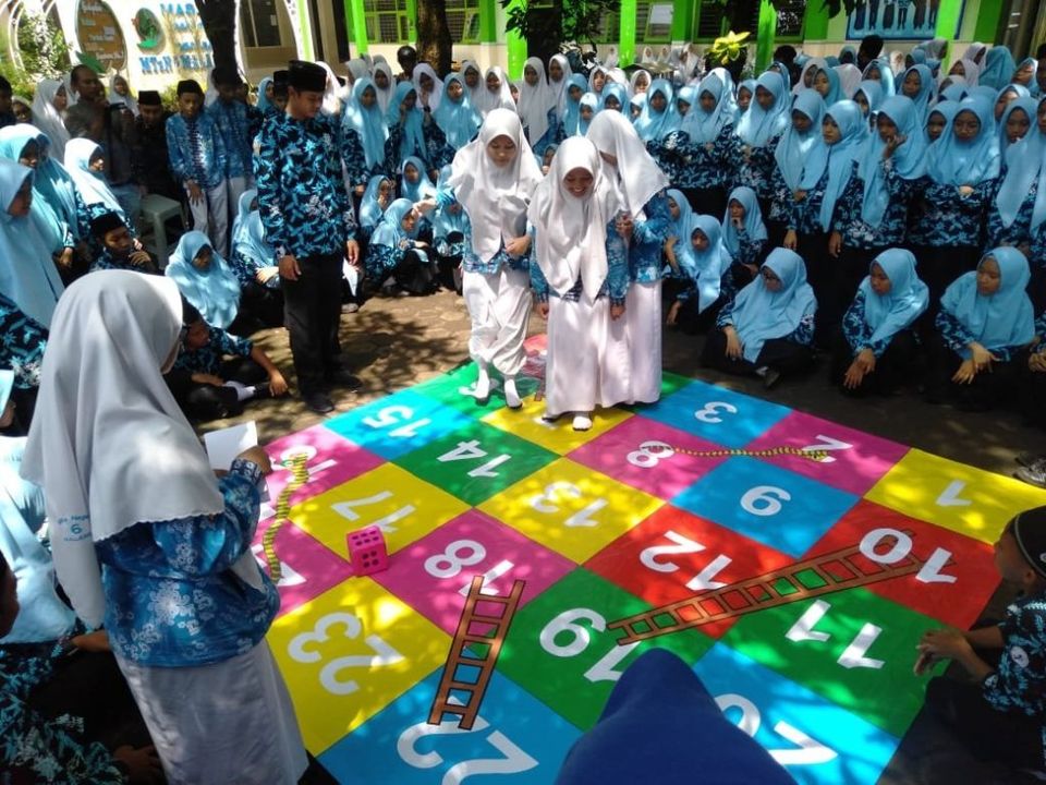 Dengan Ular Tangga Cegah Corona