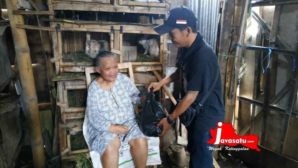 Nasionalis Kota Batu Bagikan 200 paket  Sembako ke Warga Terdampak COVID-19