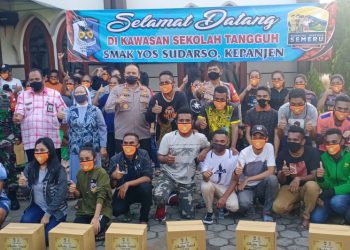 Kapolres Malang berbagi bersama Pelajar asal Papua di SMAK Yos Sudarso Kepanjen