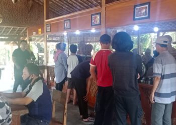 Suasana pengunjung Resto Pan Java, Mulyoagung, Dau, Kabupaten Malang