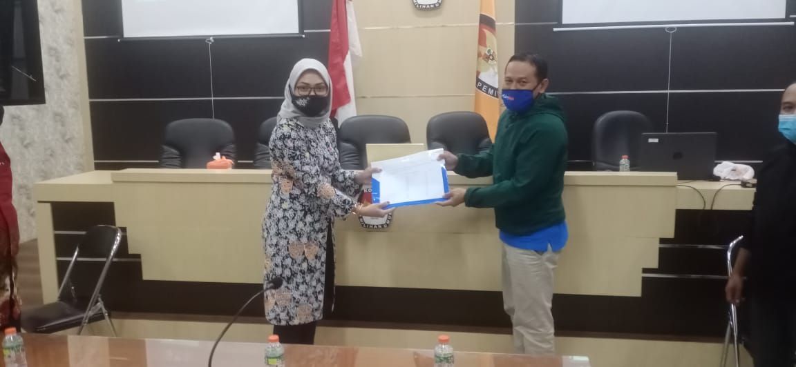 Malang Jejeg Menyerahkan Perbaikan Berkas Dukungan ke KPU