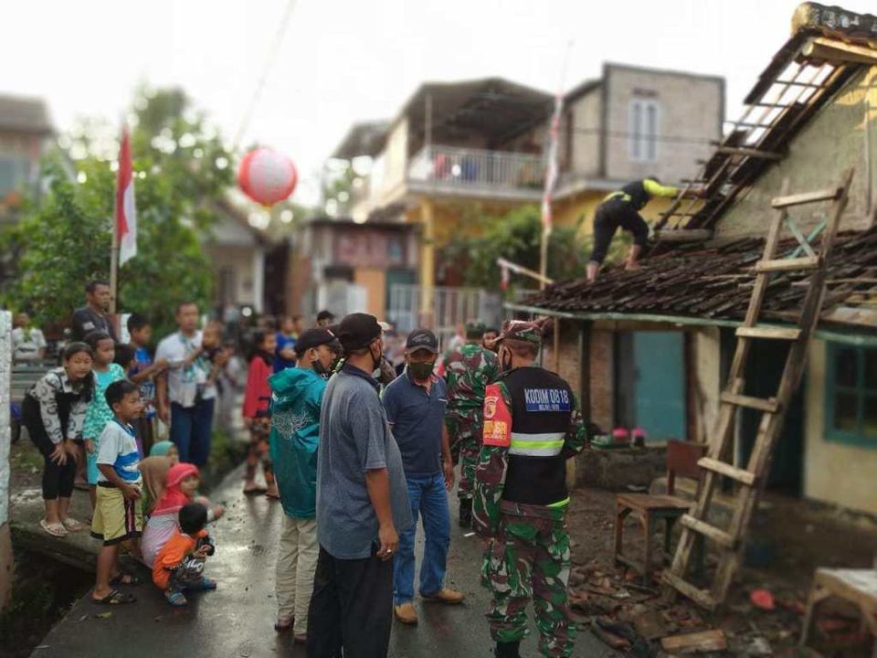 30 Menit Angin Puting Beliung Rusak 95 Bangunan di Malang