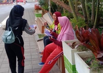 Disela-sela belajar di rumah, Pelajar juga harus belajar di luar sekolah, karena mereka berada di zona merah covid-19. (Foto: Wiyono/Javasatu.com)