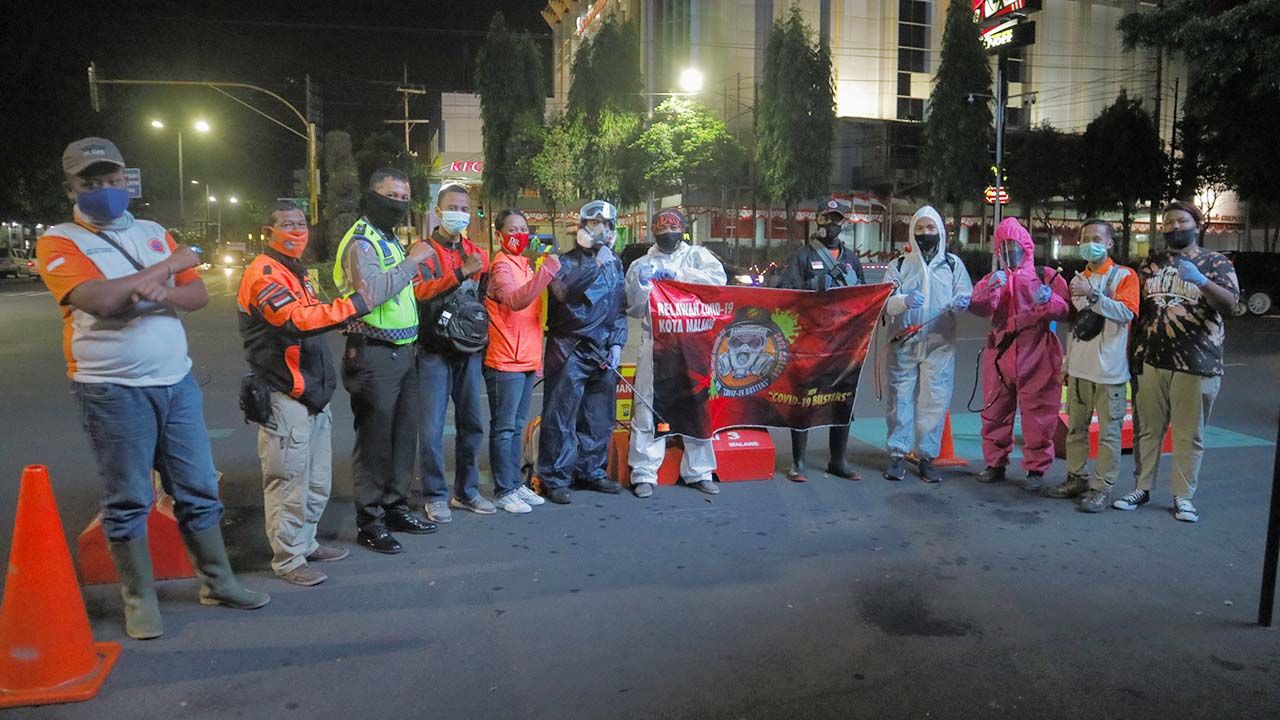 Alun-alun Kota Malang Jadi Target Semprot New Covid-19 Busters