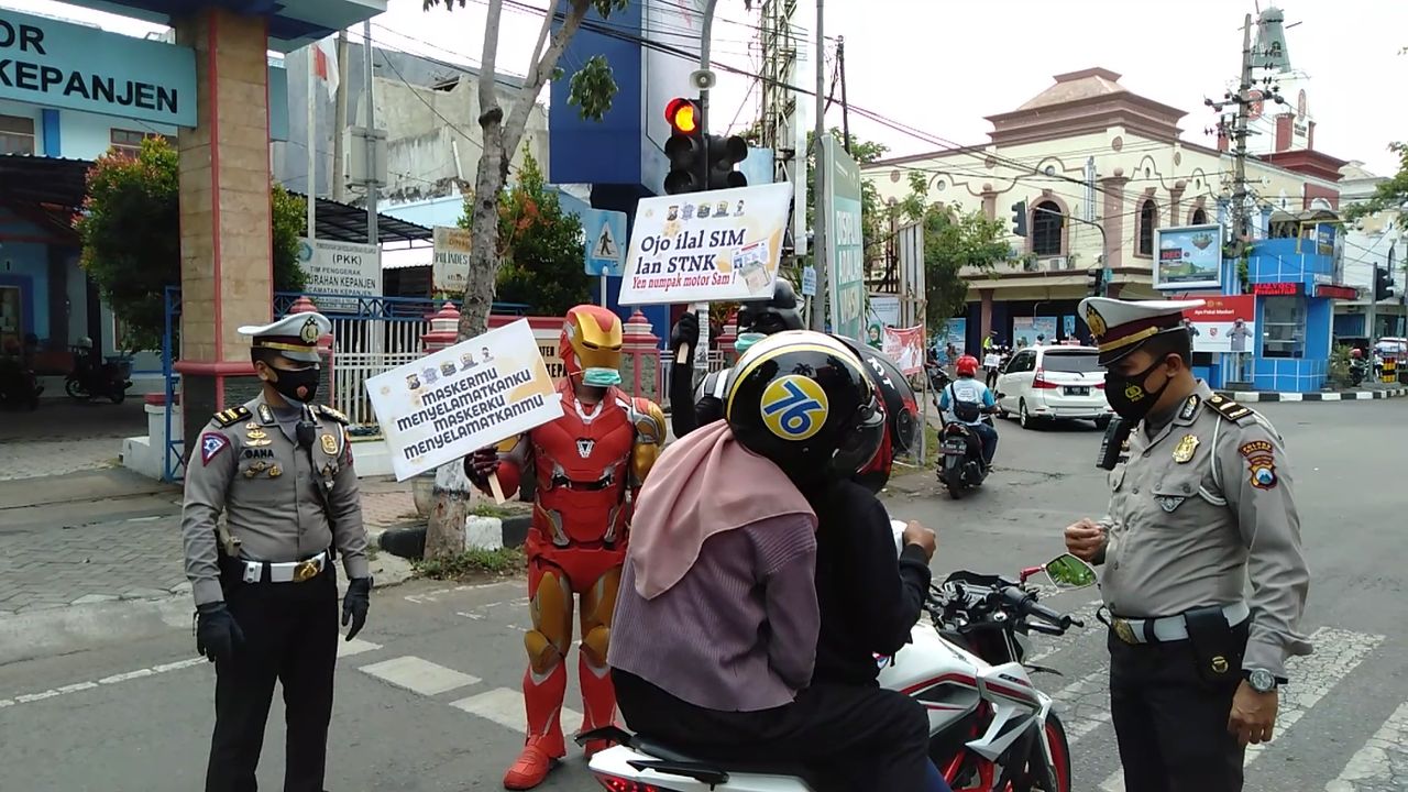 Kreatif, Ini Cara Satlantas Polres Malang Tertibkan Lalin dan Prokes