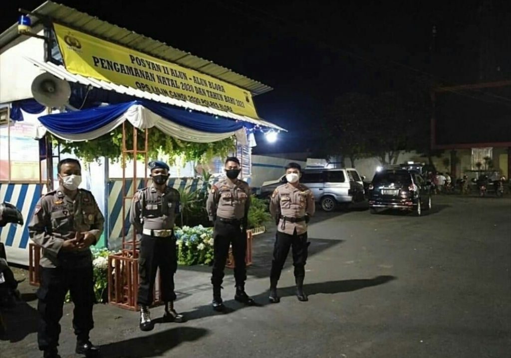 Petugas saat berada di depan salah satu pos pelayanan. (Foto: Sudasir Al Ayyubi/Javasatu.com)
