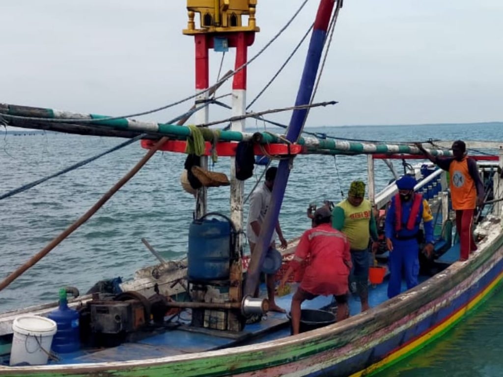 Gunakan Jaring Trawl, 12 Nelayan Diamankan Sat Polairud Polres Gresik ...