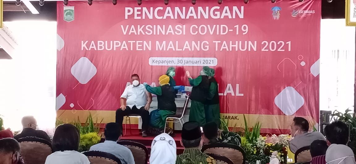 Vaksinasi Bagi Lansia di Malang Tersendat