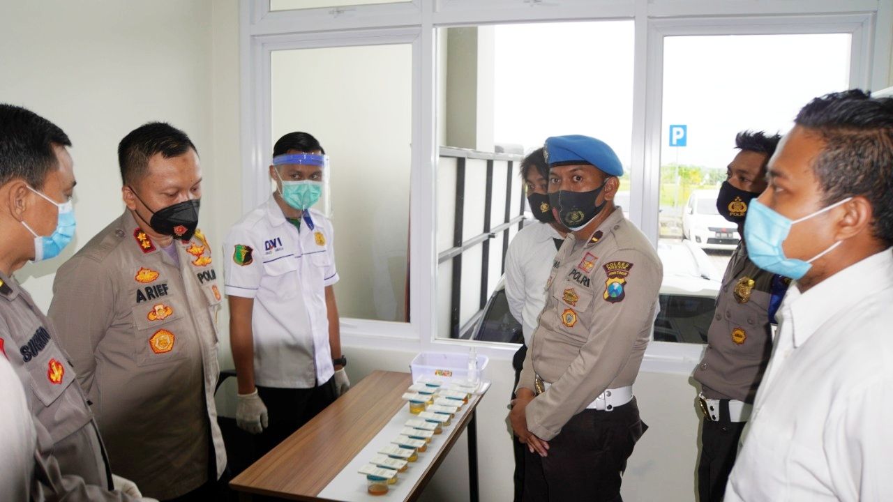 Kapolres Gresik Sidak Cek Urine Anggota