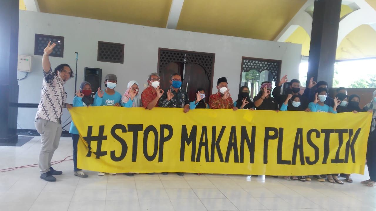 Ecoton Ingatkan Pemkab Gresik Terkait Sampah Plastik