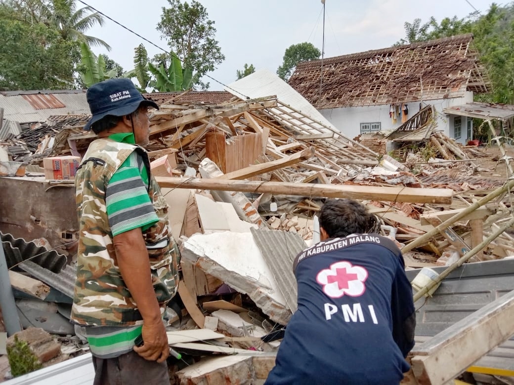 Rumah Jasmini Ambruk