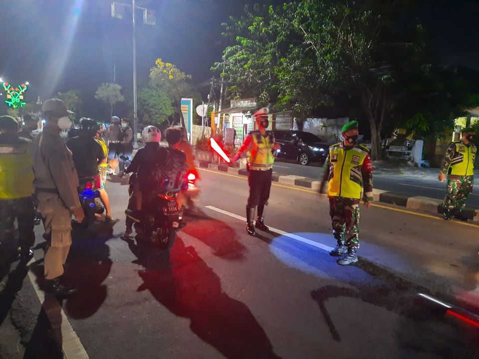 Jelang Idul Fitri 1442 H, Petugas Tiga Pilar Gresik Gencarkan Operasi Yustisi