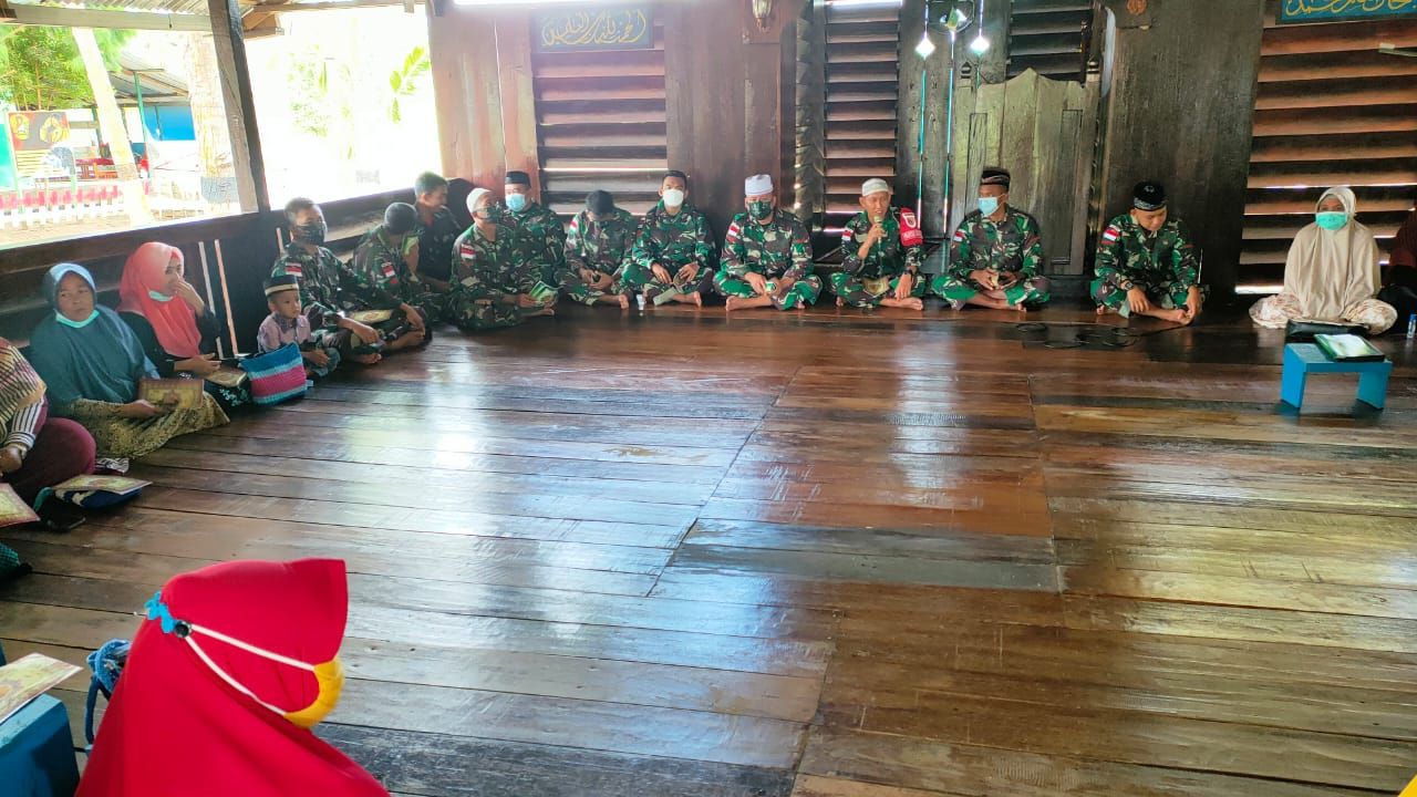 Bersama Warga di Perbatasan Papua, TNI Khataman Al Qu’an