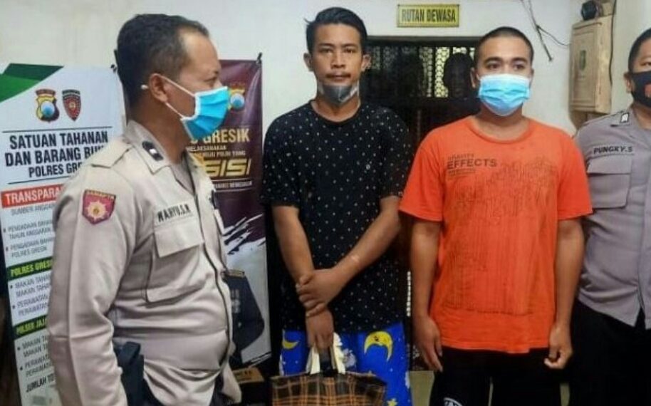 Kedua pelaku ranmor yang berhasil diamankan Polsek Gresik Kota. (Foto: Sudasir Al Ayyubi/Javasatu.com)