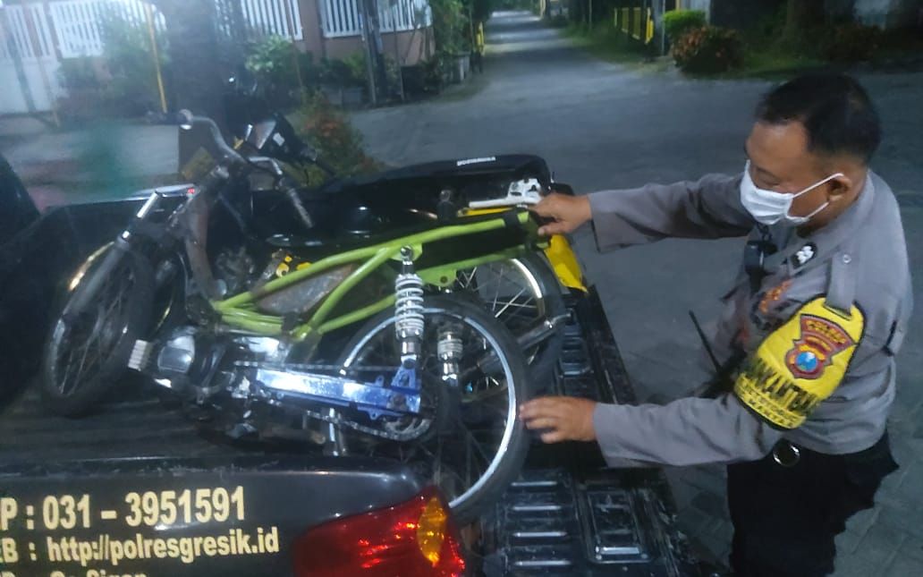 Polsek Manyar Gresik Bubarkan Balap Liar Jelang Sahur