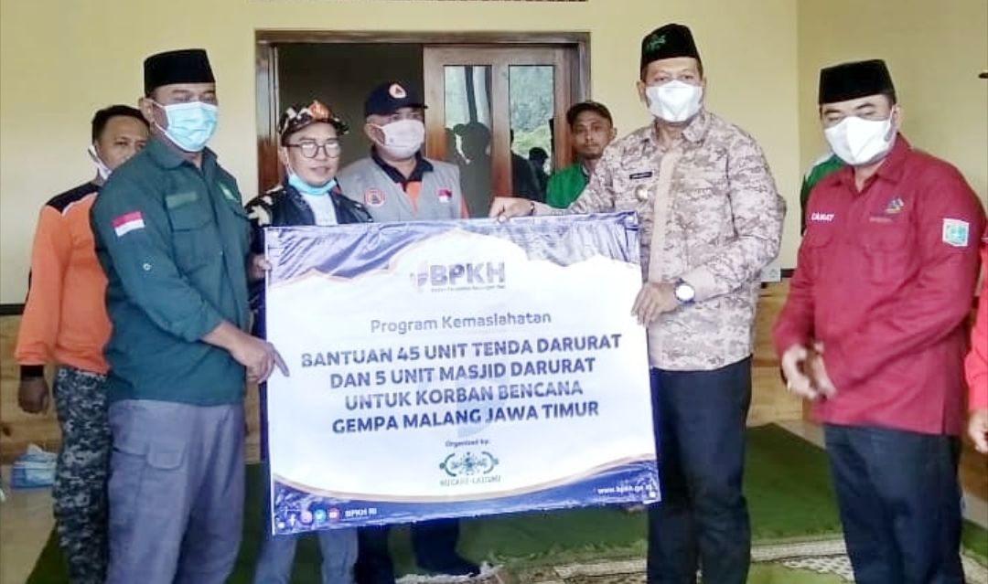 Korban Gempa Malang Terima Bantuan Tenda Darurat