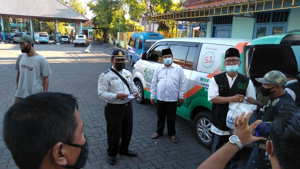 Lazisnu Salurkan Sembako ke Sopir Angkot/des Gresik