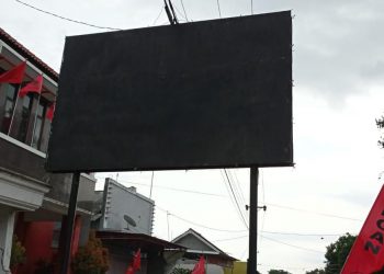 Turun paksa baliho