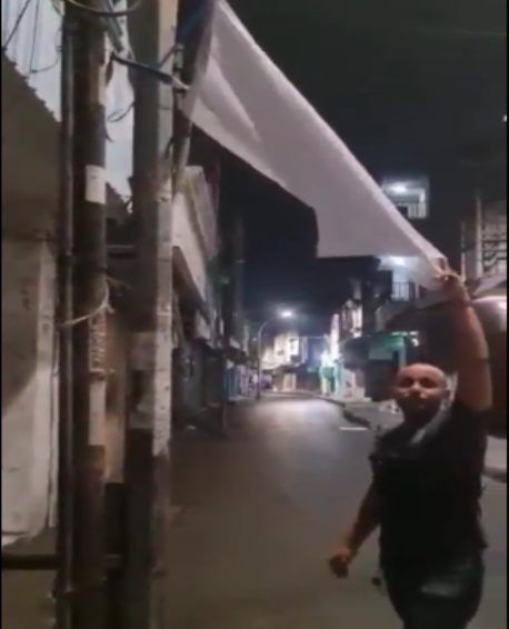 pengibar Bendera Putih