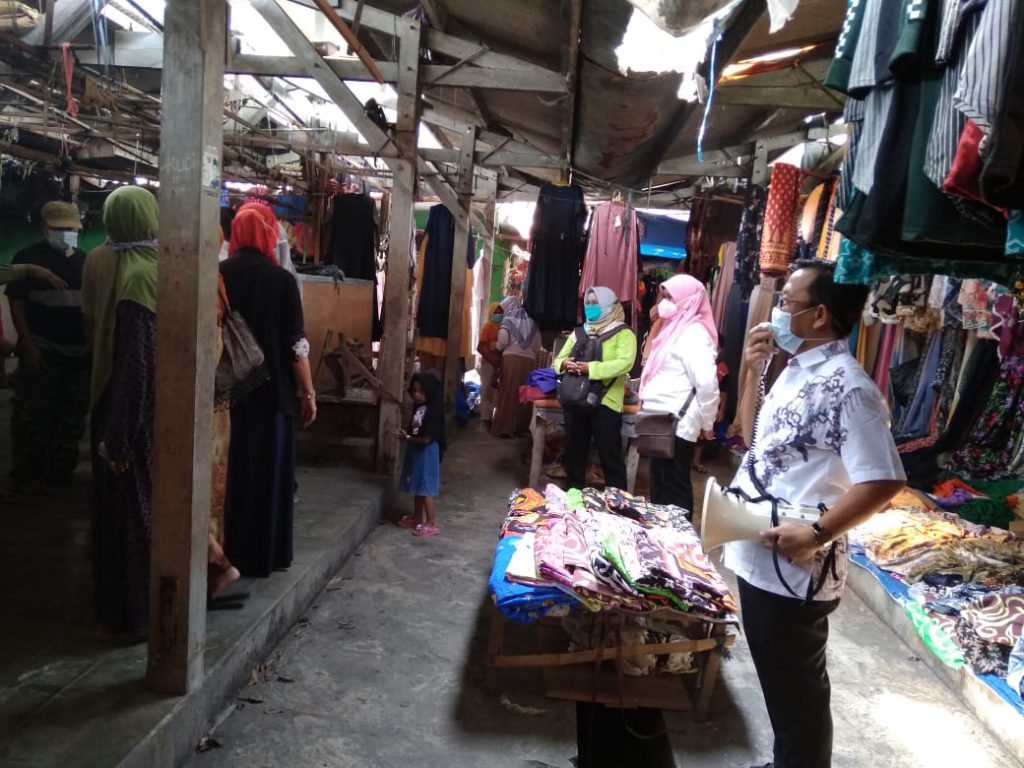 Pasar Tradisional Bungah Disasar Dinkes Gresik Sebar Masker