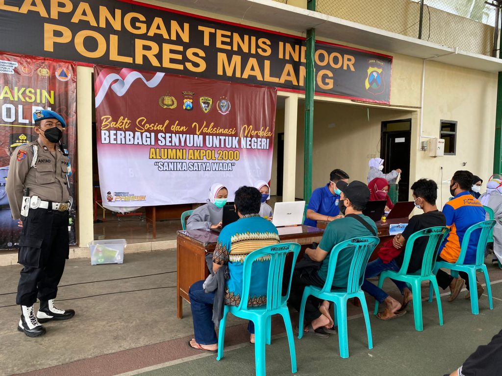 Kejar Herd Immunity, Gerai Vaksin TNI-Polri Polres Malang Gencarkan Vaksinasi