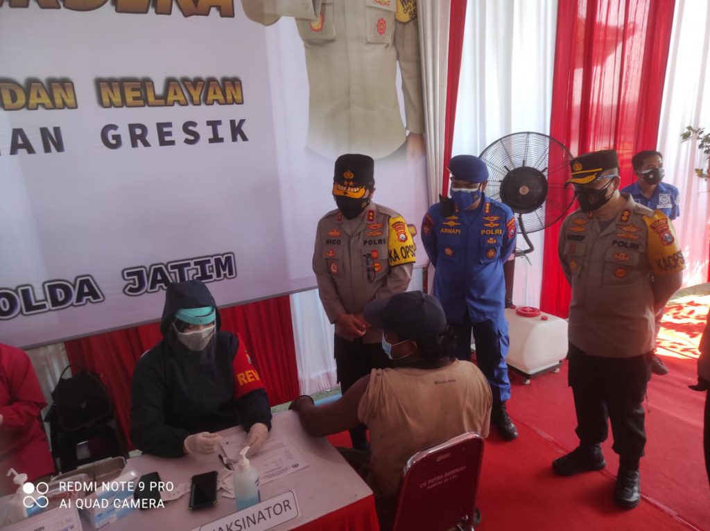 Kapolda Jatim Cek langsung Vaksinasi Merdeka di Atas Kapal