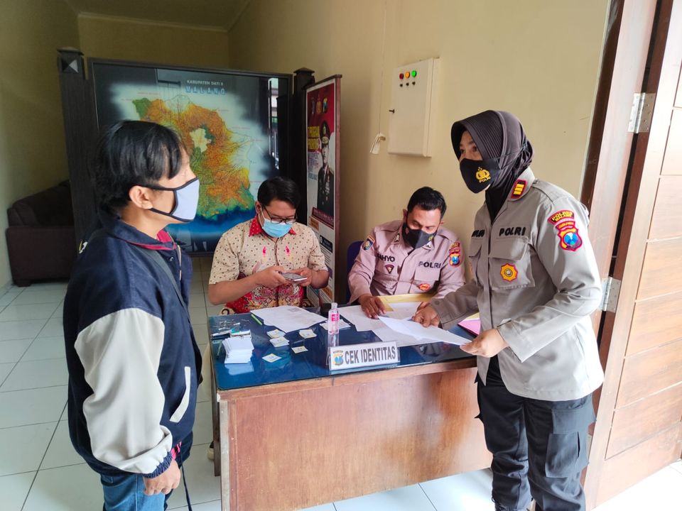 Lanjutkan Amanah, Polres Malang Kembali Salurkan Bantuan Tunai kepada Pedagang Kecil