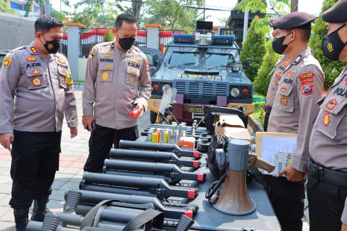 Jelang Pemilu 2024, Puslitbang Polri Cek Peralatan Dalmas dan PHH Polres Gresik