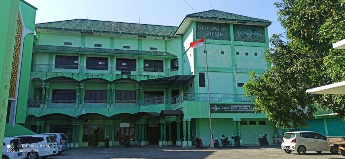 Warga NU Patungan Mengecat Kantor PCNU Gresik