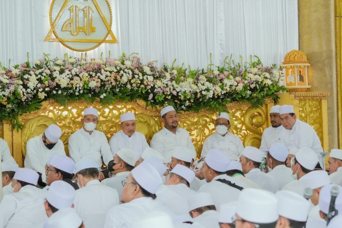 Hadiri Haul Akbar Gresik, Bupati Yani Ajak Jemaah Ikuti Jejak Kiai dan Ulama
