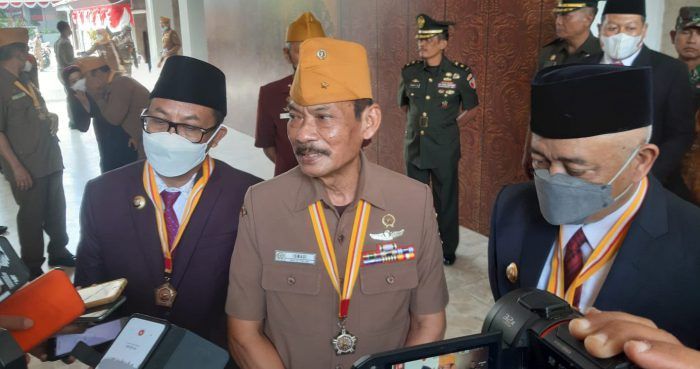 LVRI Anugerahi Dua Kepala Daerah Malang Raya Bintang Veteran