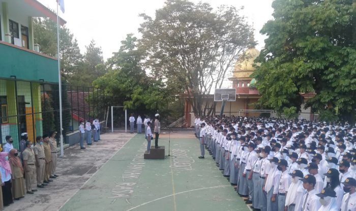 Polwan Goes to School, AKP Lya Ambarwati Beri Penyuluhan Siswa SMAN 2 Batu