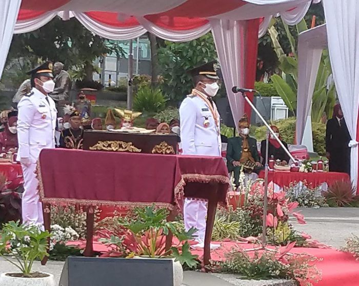 Punjul Santoso Pimpin Upacara Penurunan Bendera Merah Putih di Balai Kota Batu