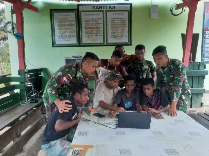 Satgas Yonif 126/KC Beri Pengetahuan Dasar Komputer ke Anak Perbatasan