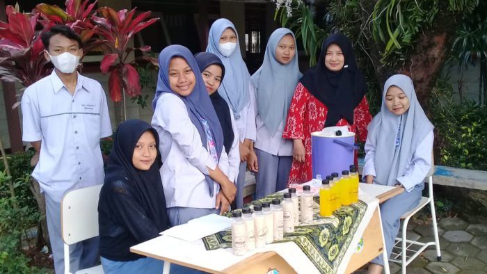 Terapkan Teori, Siswa SMK Ardjuna 2 Malang Praktik Kewirausahaan