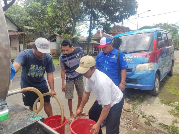 DPP Demokrat Kirim Air Bersih Warga Terdampak Bencana Malang Selatan