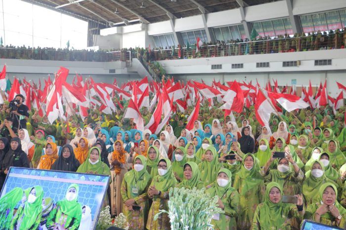 Gubernur Khofifah dan Bu Min Bersholawat Bersama 15.000 Muslimat NU Jatim