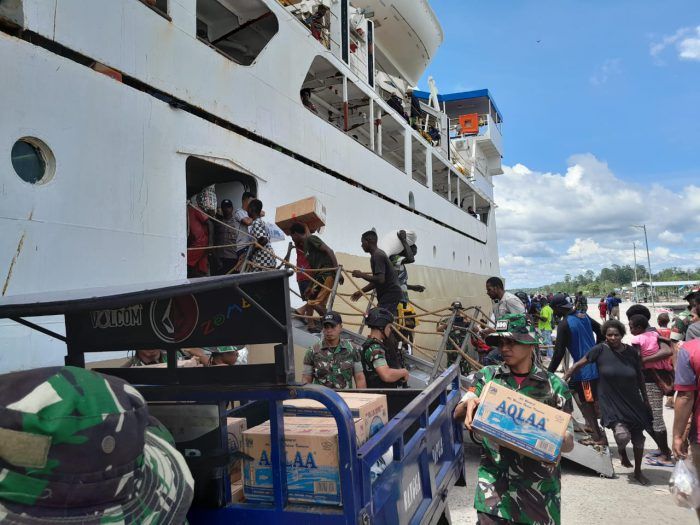 Danrem 174/ATW Kirim Bantuan Logistik Pengungsi Korban Kebakaran Asmat