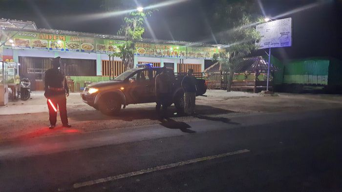 Cegah Kejahatan Malam Hari, Anggota Polsek Brondong Lakukan Patroli Mobiling