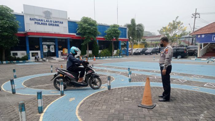 Gagal Ujian Praktik SIM? Polres Gresik Beri Pelatihan Coaching Clinic Gratis