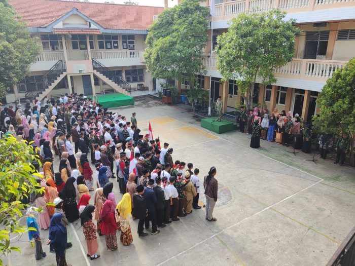 SMP YPI Darussalam 1 Cerme Memaknai Hari Pahlawan