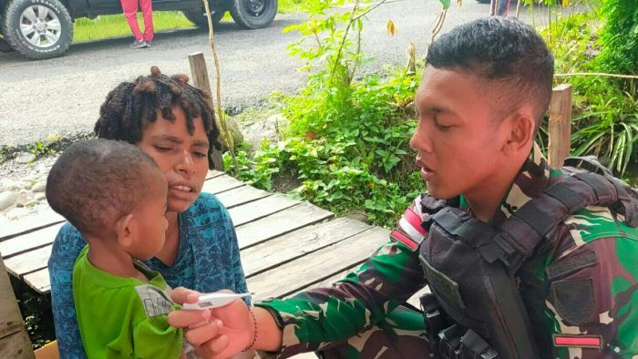 Selalu Hadir Saat Dibutuhkan Masyarakat, Ini Yang Diperbuat Satgas Yonif Raider 142/KJ