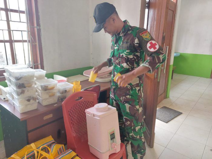 Peduli Ibu Hamil dan Menyusui, Satgas Yonif Raider 142/KJ Berikan Ini